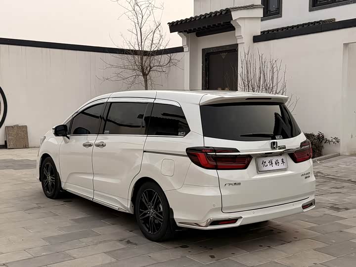 Фото 7 - Honda Odyssey