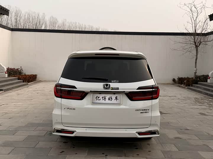 Фото 8 - Honda Odyssey