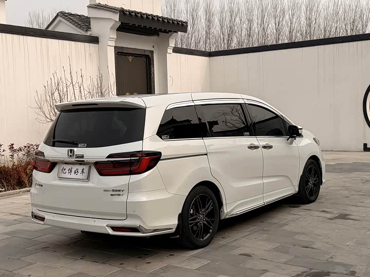 Фото 9 - Honda Odyssey