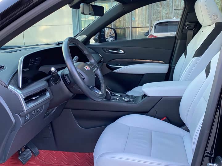 Фото 4 - Cadillac XT4