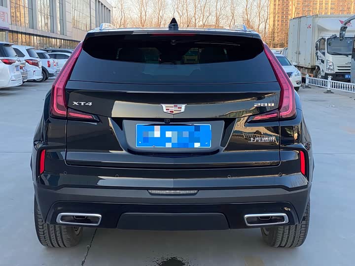 Фото 8 - Cadillac XT4
