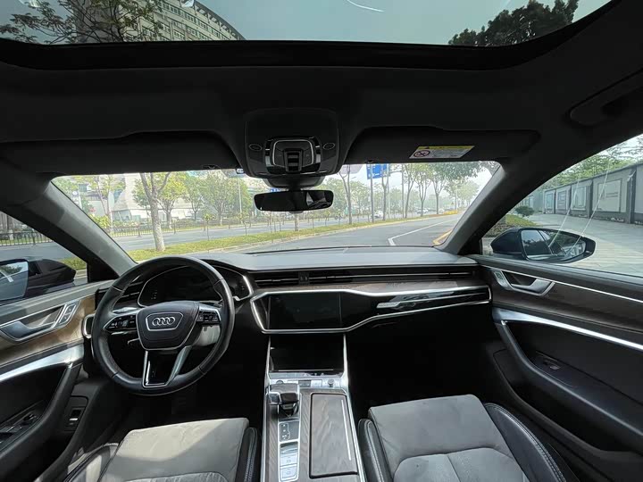 Фото 5 - Audi A6L