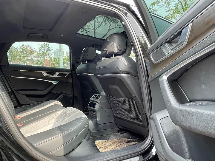 Фото 7 - Audi A6L