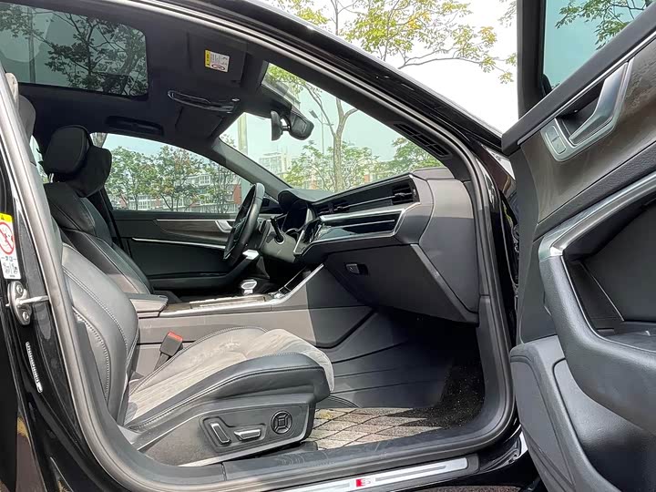 Фото 8 - Audi A6L