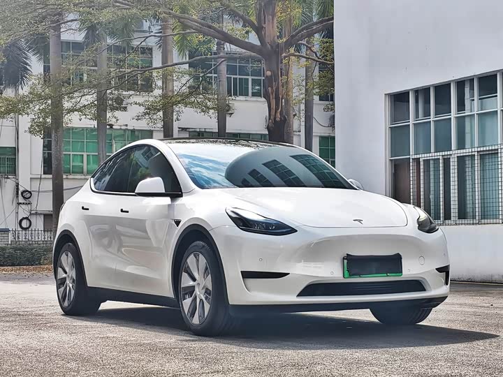 Фото 3 - Tesla Model Y