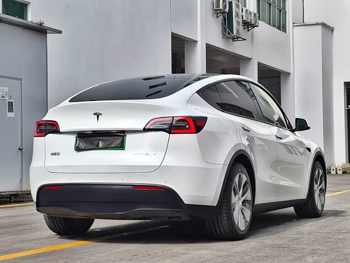 Фото 4 - Tesla Model Y