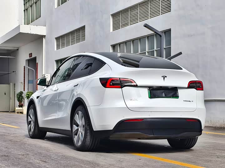 Фото 6 - Tesla Model Y