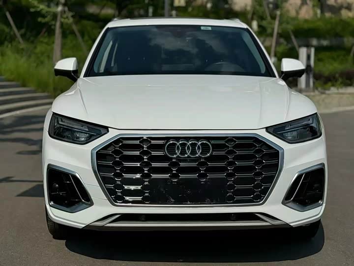 Фото 1 - Audi Q5L