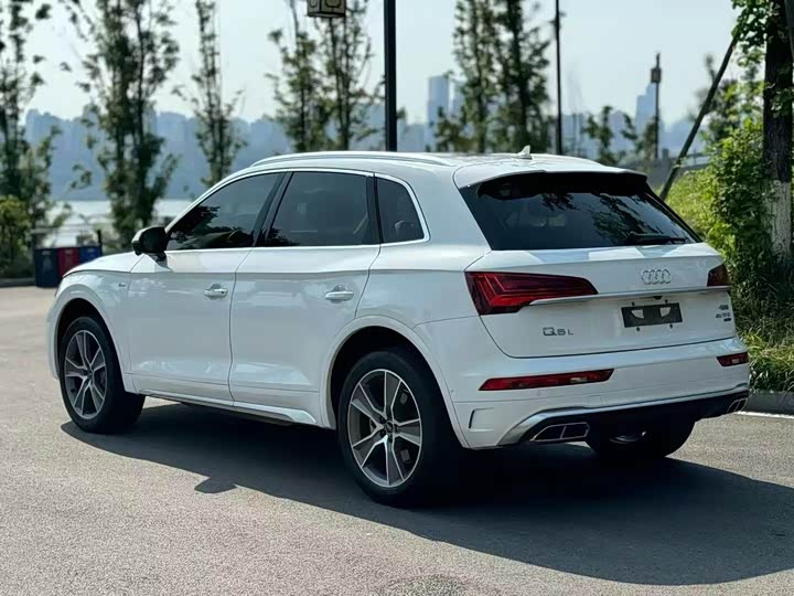 Фото 4 - Audi Q5L