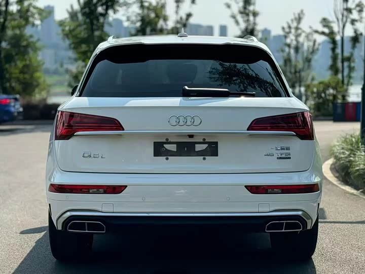 Фото 5 - Audi Q5L