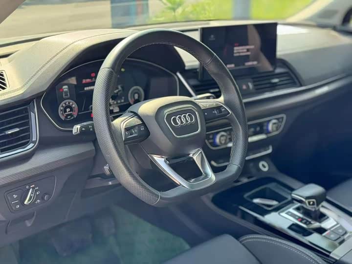 Фото 6 - Audi Q5L