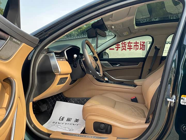 Фото 4 - Jaguar XF L