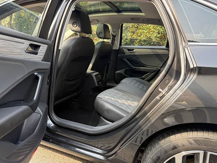 Фото 6 - Volkswagen Sagitar L