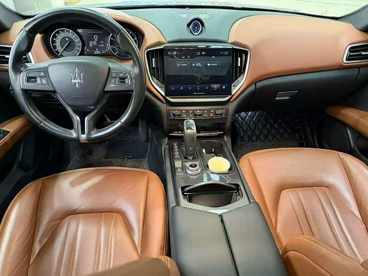 Фото 9 - Maserati Ghibli