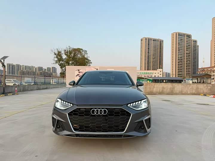 Фото 1 - Audi A4L