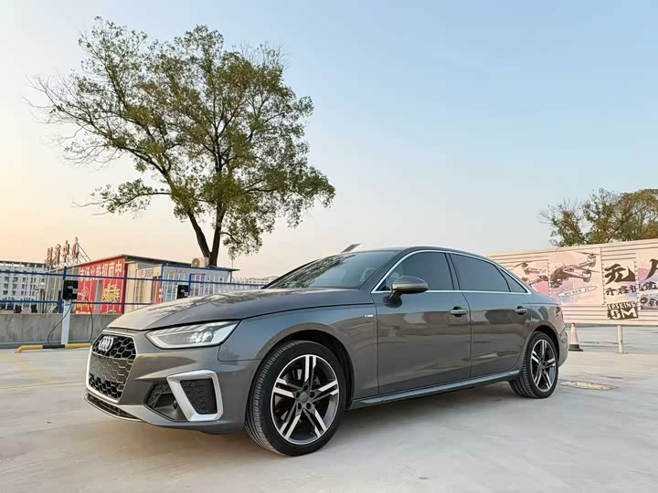 Фото 2 - Audi A4L