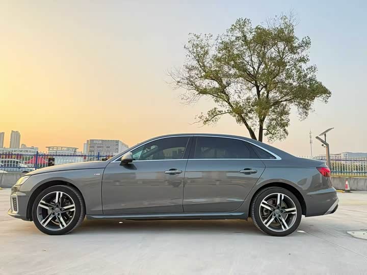 Фото 3 - Audi A4L