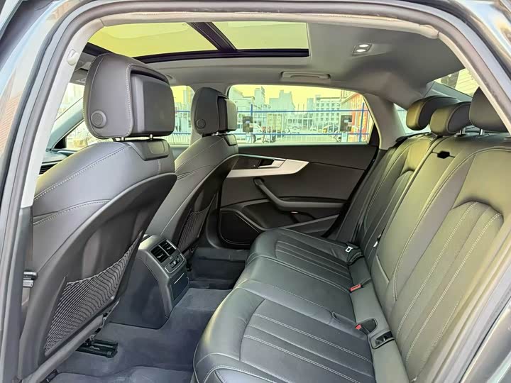 Фото 5 - Audi A4L