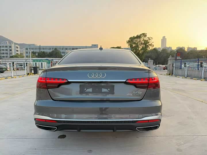 Фото 9 - Audi A4L