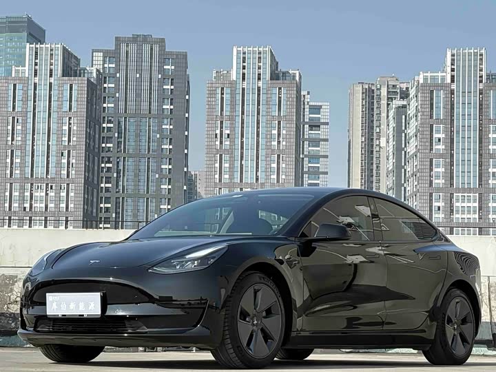 Фото 1 - Tesla Model 3