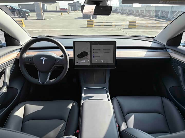 Фото 6 - Tesla Model 3