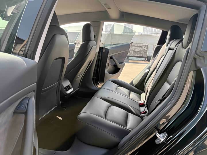 Фото 8 - Tesla Model 3