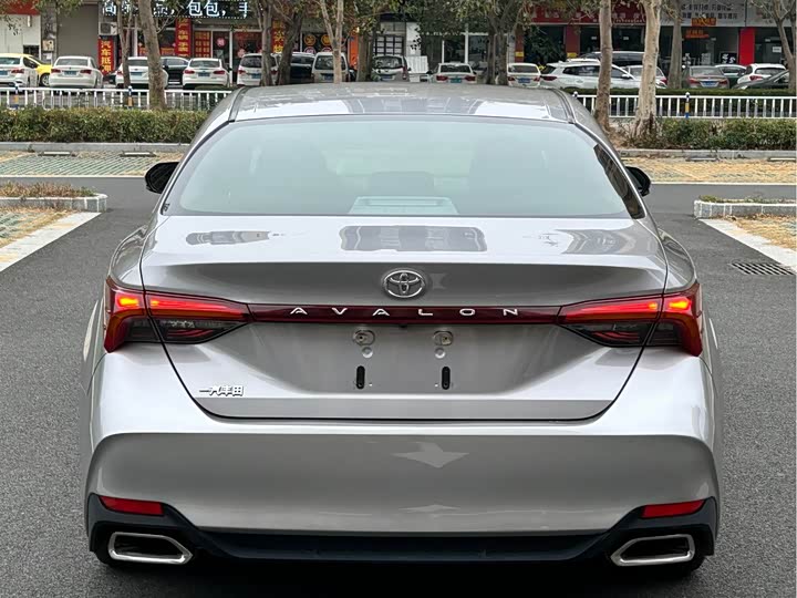 Фото 8 - Toyota Avalon