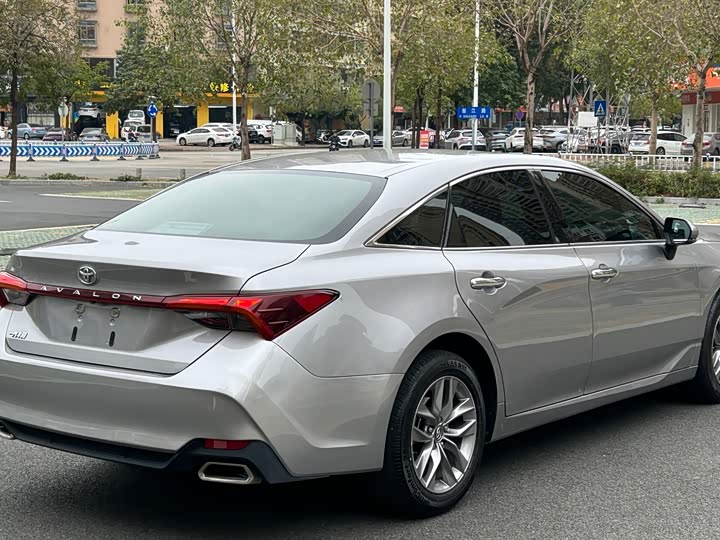 Фото 9 - Toyota Avalon