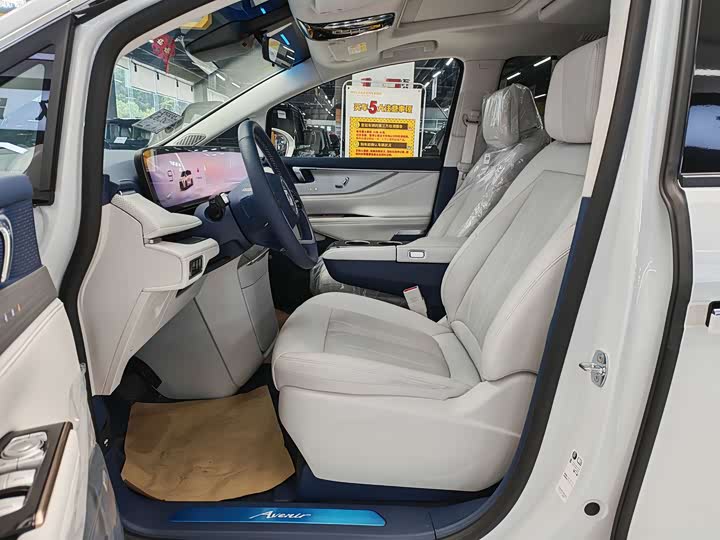 Фото 6 - Buick GL8 Hybrid