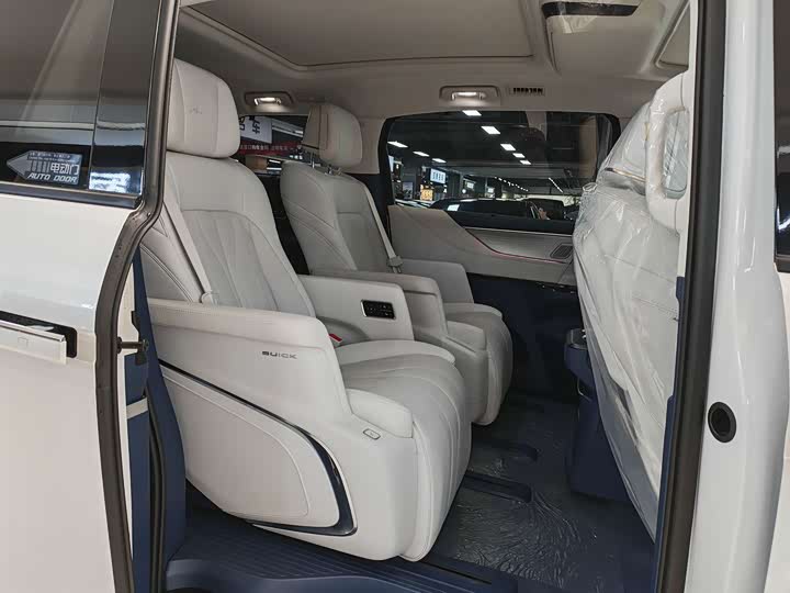 Фото 8 - Buick GL8 Hybrid