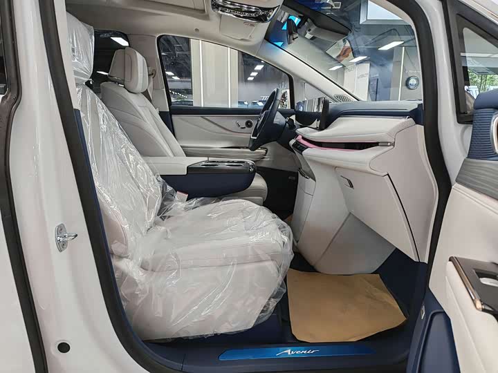 Фото 9 - Buick GL8 Hybrid