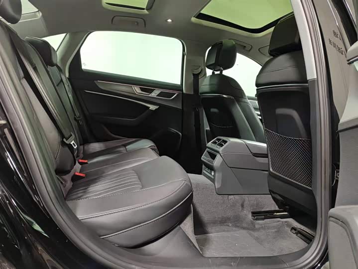 Фото 6 - Audi A6L