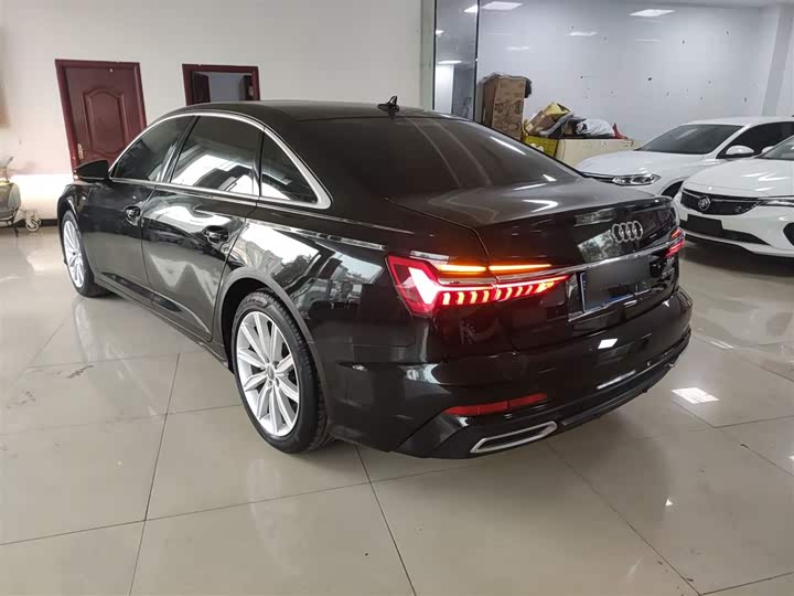 Фото 5 - Audi A6L