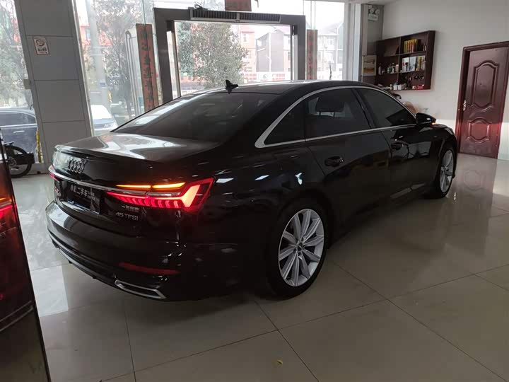 Фото 7 - Audi A6L