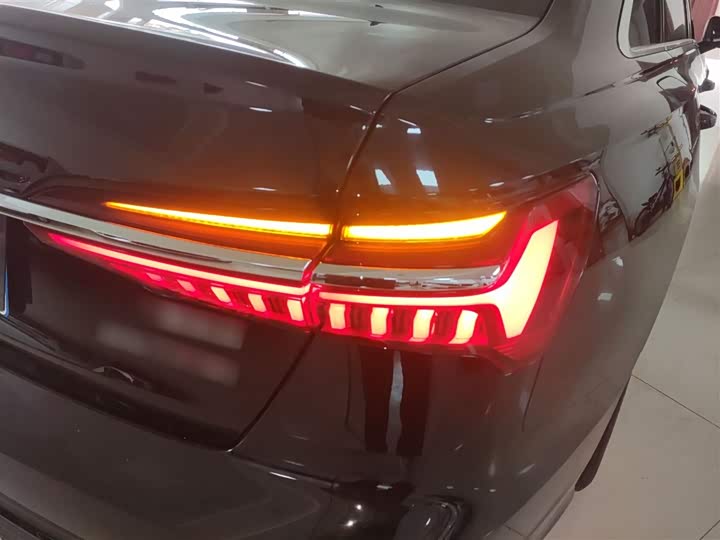 Фото 8 - Audi A6L