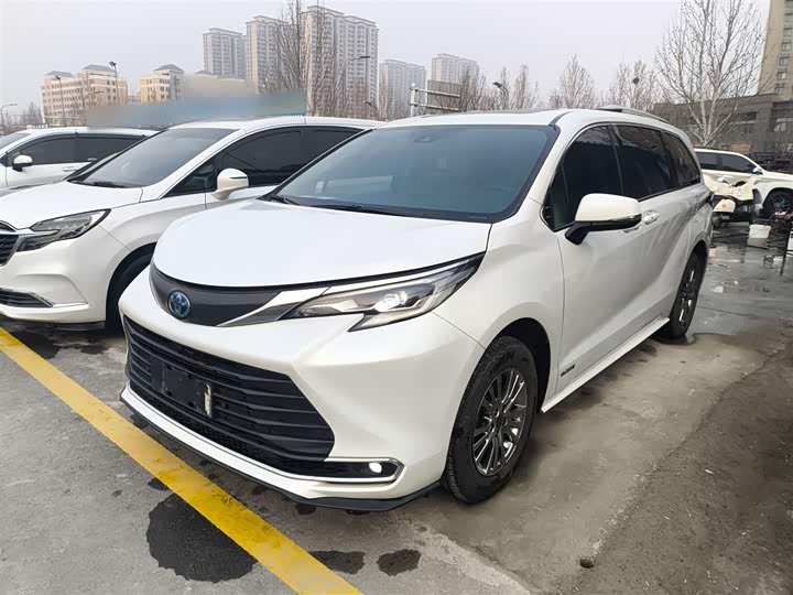 Фото 1 - Toyota Sienna