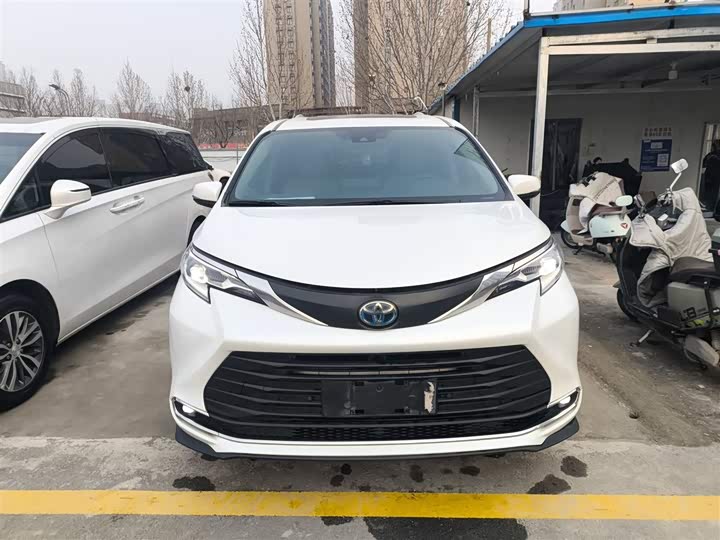 Фото 3 - Toyota Sienna