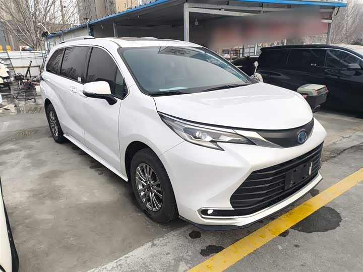 Фото 4 - Toyota Sienna