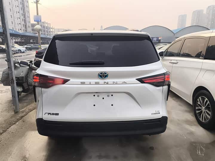 Фото 6 - Toyota Sienna