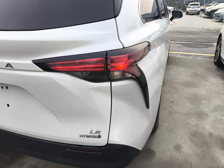 Фото 8 - Toyota Sienna