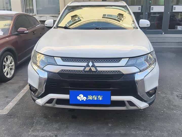 Фото 2 - Mitsubishi Outlander