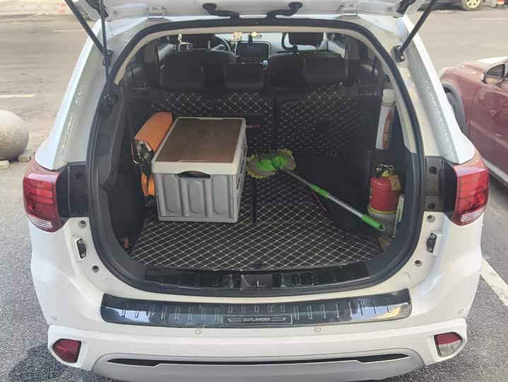 Фото 4 - Mitsubishi Outlander