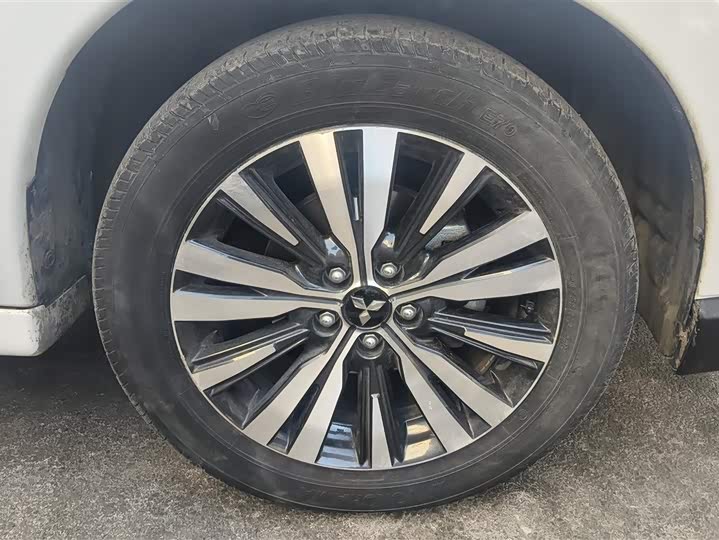 Фото 6 - Mitsubishi Outlander