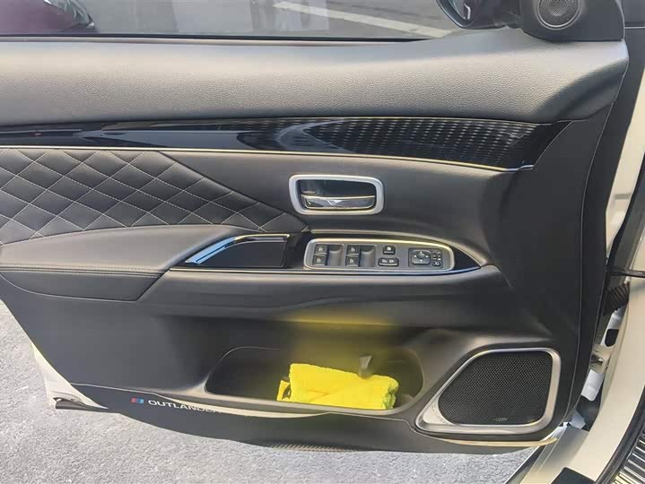 Фото 7 - Mitsubishi Outlander