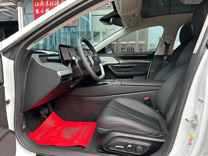 Фото 8 - XPeng P7