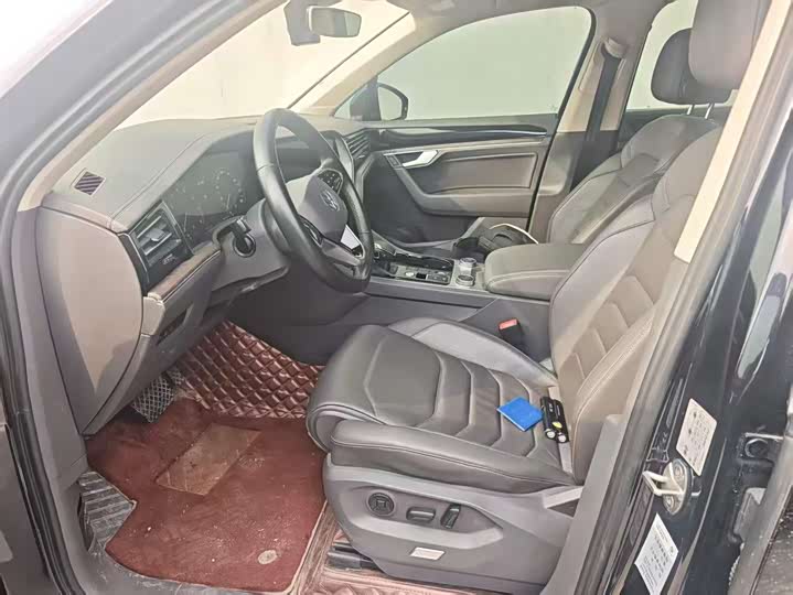 Фото 2 - Volkswagen Touareg