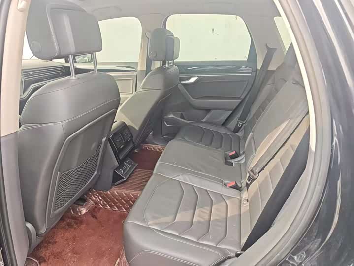 Фото 3 - Volkswagen Touareg