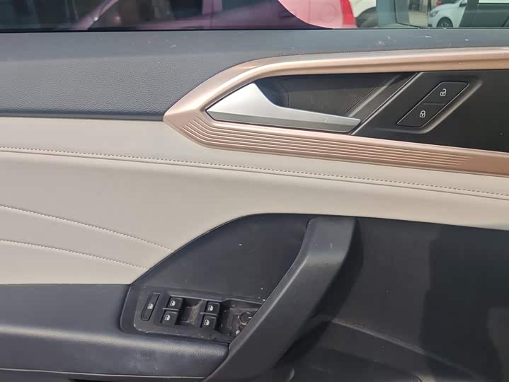 Фото 7 - Volkswagen Tharu