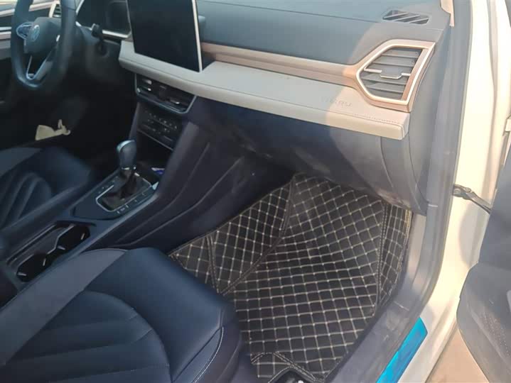 Фото 8 - Volkswagen Tharu