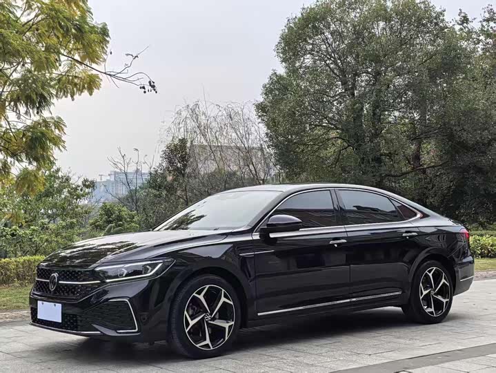 Фото 1 - Volkswagen Passat